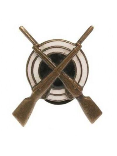 Emblems on collar tabs and shoulder straps